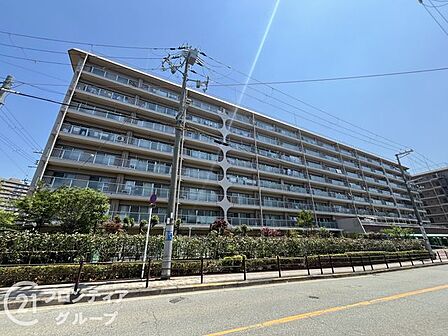 都市の喧騒を忘れさせる静謐な佇まいと確かな重厚感が織りなす極上のプライベート空間!住まう喜びを再確認させてくれる洗練を極めたデザインが日常をドラマチックに演出するプレミアムな住まい!