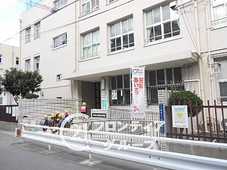 大阪市立歌島小学校 徒歩3分。 210m