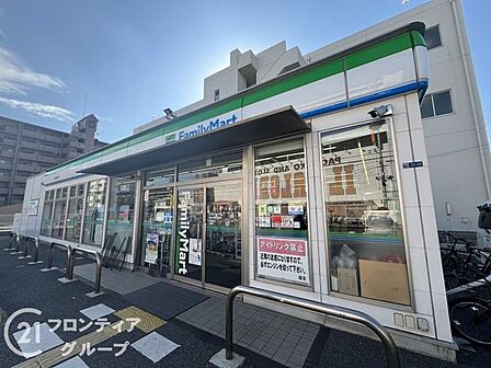 ファミリーマート西淀川御幣島店 徒歩3分。 230m