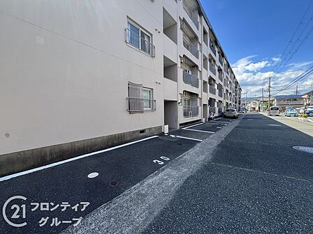 住まいの顔として相応しい、凛とした空気が流れるエントランス空間！プライバシーに配慮された設計と、丁寧な清掃が心地よい毎日をサポートする入り口です！