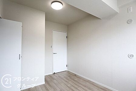 住まい選びは、価格や立地だけでなく、将来の暮らし方まで含めて考えることが大切です。今の段階で気になっていることを、まずスタッフに話してみてください
