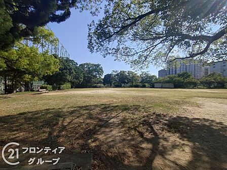 津門中央公園 徒歩6分。 440m