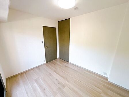 【洋室6帖】家族の分だけお部屋の使い方も様々。趣味のお部屋として使ってもよし、ご夫婦の寝室として使ってもいいですね。