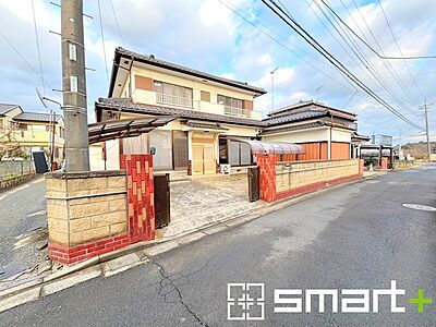 外観：〜和風な外観の邸宅〜 ・シックな和風の外観のお住まい。心が落ち着く見た目となっております。 ・外壁や屋根のリフォームをお考えの方もお気軽にご相談くださいませ。 