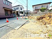 ～ベタ基礎でしっかりとした土台～ ・コンクリートの中に鉄筋を配し強度を高めた「ベタ基礎」を採用。 ・しっかりとした土台を造ったうえで、その上に建物が築造されていきます。 