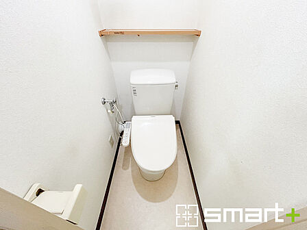 ~やはり便利なタンク式トイレ~ ・最近はタンクレストイレもございますが、タンク式の場合は停電時もお水を流すことが可能。 ・故障時なども比較的費用が安くなるなど、メリットが多くなります。