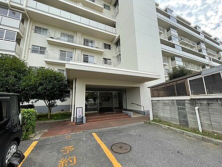 ~管理の行き届いたエントランス~ ・お住まいの「顔」でもあるエントランス。管理会社の方でしっかりと管理されております。 ・ぜひ現地でご体感くださいませ。