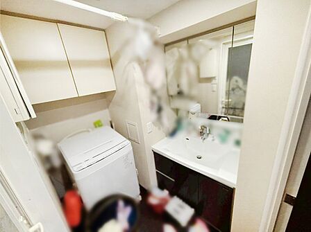収納力と機能性に優れた洗面化粧台