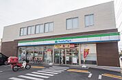 コンビニ 357m ファミリーマート 小平小川町二丁目店