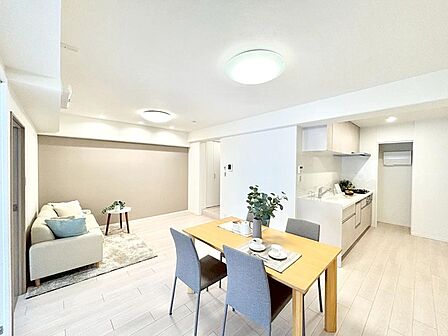 落ち着いた雰囲気のLDKは家族みんなの快適空間
