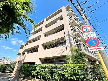生活に便利な地に伸びやかな家族の生活風景を描く住まい