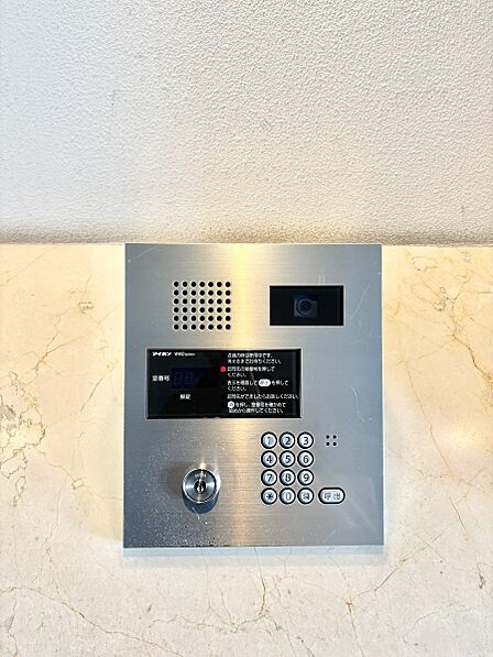 居住者の方も安心なオートロックを採用しています