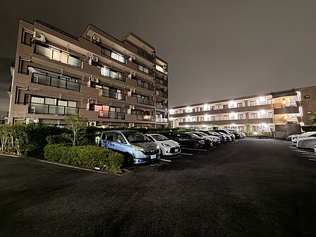 駐車場完備のマンションです
