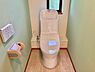 トイレ：トイレは温水洗浄機能付き