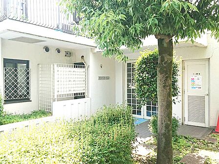 外観 綺麗なエントランスは、居住者を優しく迎えいれてくれます