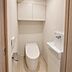 トイレ：明るく清潔感のあるトイレです。  