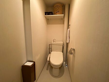 明るく清潔感のあるトイレです。