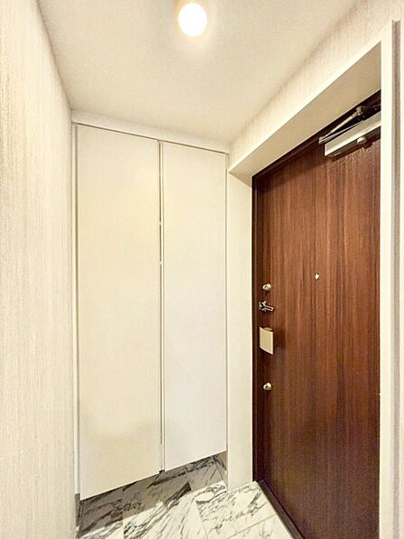 いつも気持ち良くご家族を迎えられる玄関収納付
