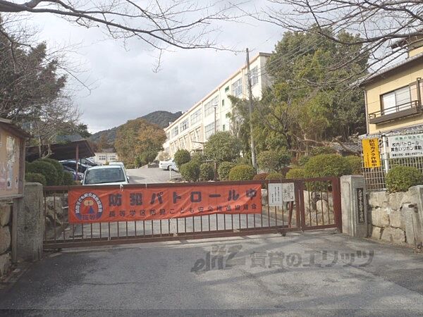 長等小学校まで1700メートル