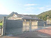 箕作小学校まで1100メートル