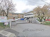 豊日中学校まで650メートル