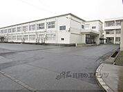 安曇川中学校まで1050メートル
