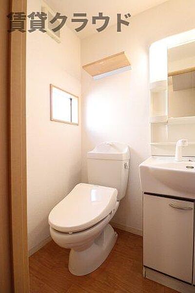 清潔感のあるトイレです