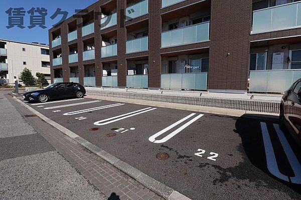 画像25:駐車場に車を止められます