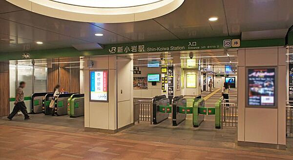 画像15:新小岩駅(JR 総武本線) 徒歩4分。 240m