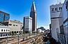 周辺：新宿 イーストデッキからの眺め 651m