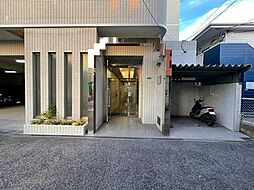 8 / 22