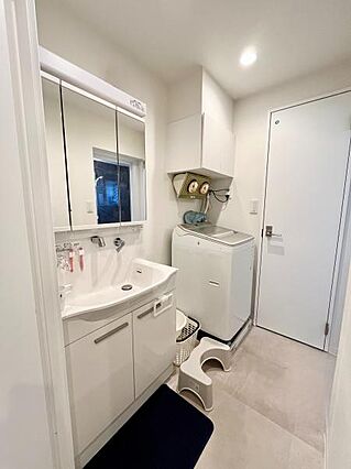 三面鏡付きの洗...