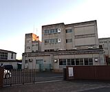 松戸市立幸谷小学校（290m）