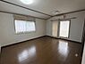 洋室：生成ＡＩにより家具を削除した加工画像です。