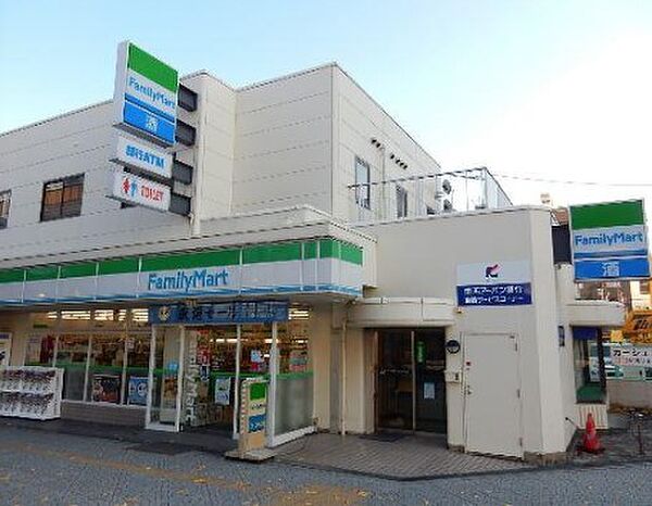 画像24:【コンビニエンスストア】ファミリーマート 築港店まで74ｍ