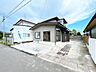 外観：【リフォーム済】外壁屋根は塗装し、防水性や耐久性を高めるリフォームを致しました。駐車場は拡張し、約4台分停まるようになりました。（車種によります）
