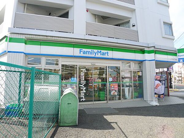 画像22:【コンビニエンスストア】ファミリーマート 上十条三丁目店まで390ｍ