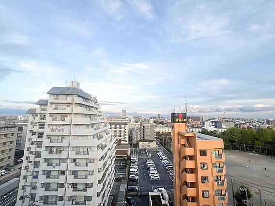 角部屋のため日...