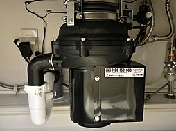 自動ディスポーザーが叶える、ワンランク上の快適さ。暮らしの中にホテルライクな清潔感とスマートさをもたらします。