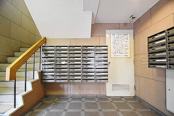 階段・郵便ポス...