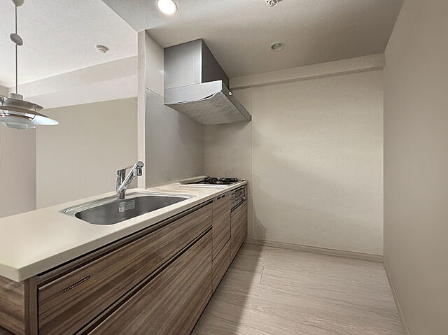 キッチン センチュリー北綾瀬 1階/-