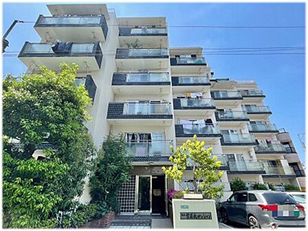 学芸大学駅徒歩6分・商店街まで50mのビンテージマンションです。