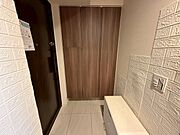 家の顔の玄関は落ち着いた雰囲気で収納も豊富にあります！