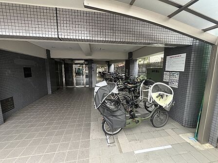 敷地内に駐輪場を完備。通勤・通学や近隣へのお買物など、日々の移動にも便利です。