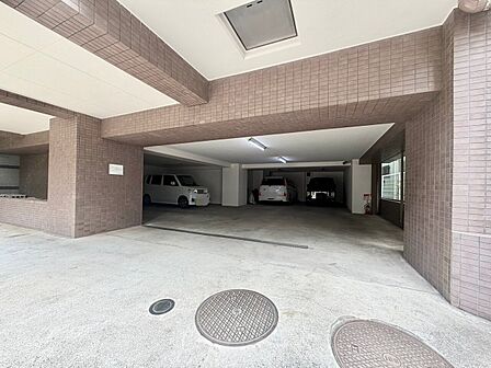 敷地内駐車場完備。空き状況はお問い合わせください。