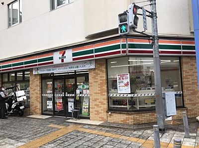 周辺：【コンビニエンスストア】セブンイレブン 大阪南堀江1丁目店まで728ｍ