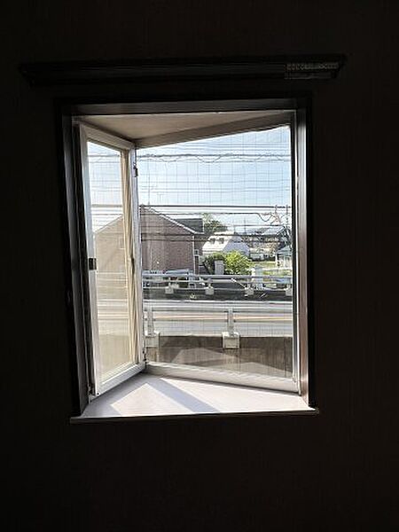画像19:角部屋なので出窓あります。