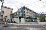 寝屋川市立中木田中学校（234m）
