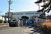 寝屋川市立北小学校（451m）