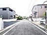外観：前面道路を含めた現地写真です。
